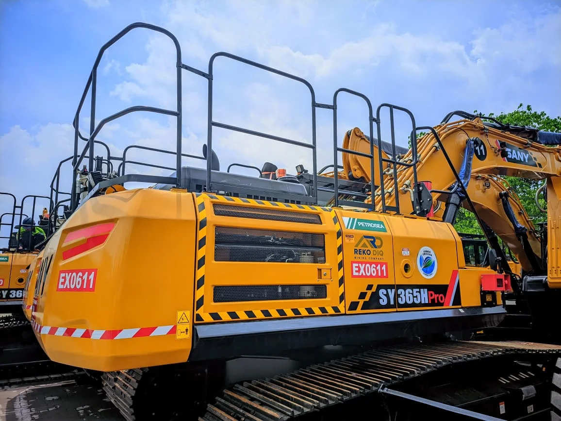 Handrails around the upper access area of a SANY excavator.
